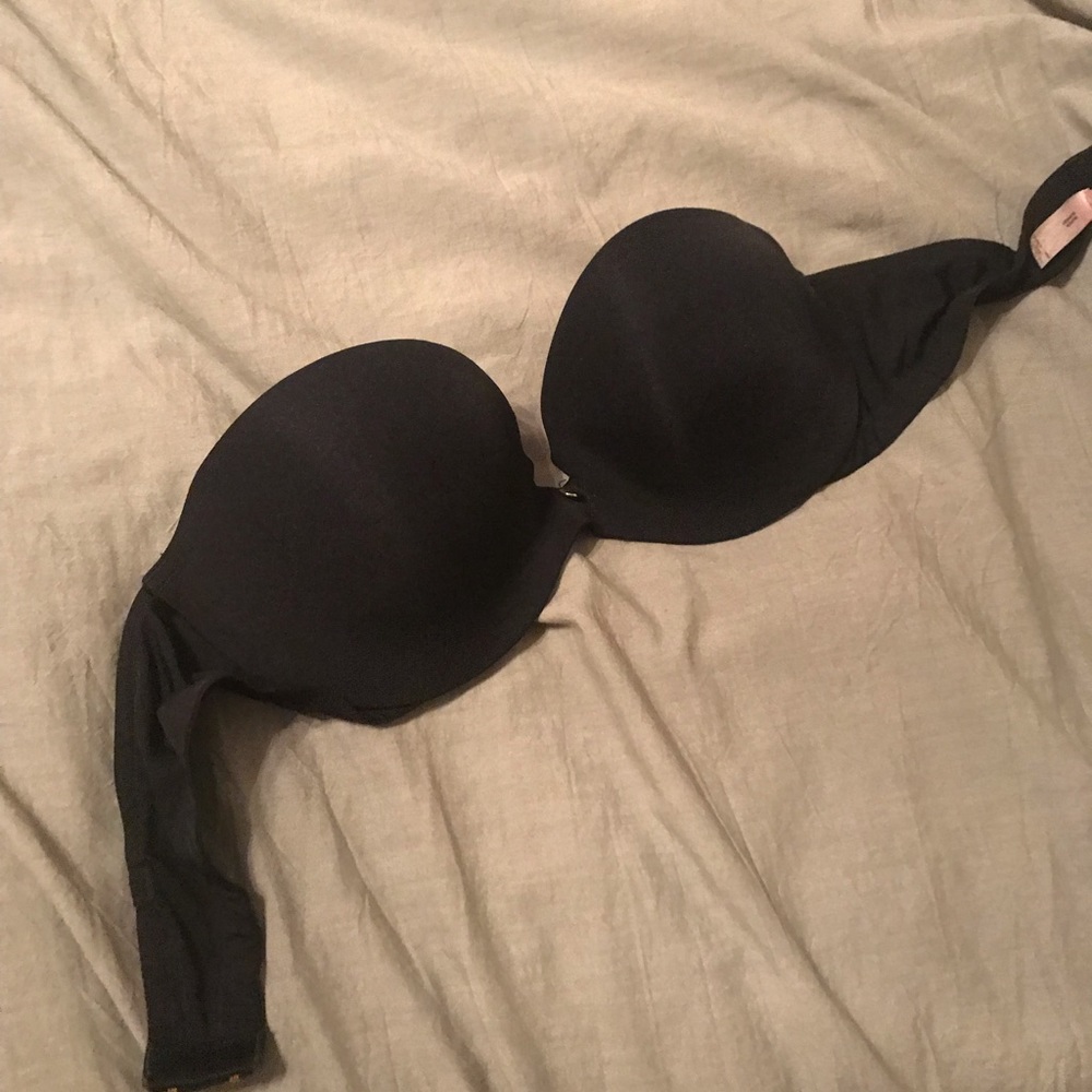Black strapless bra